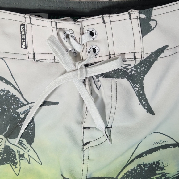WAVE LIFE MENS BOARD SHORTS MENS 30 Shark Print Tie And Nylon Closure - Picture 16 of 16